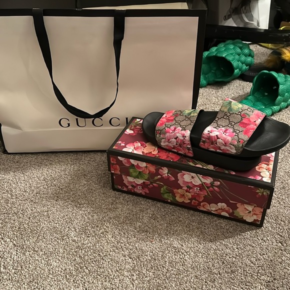Gucci slides Size 8 Brand New - Picture 1 of 1